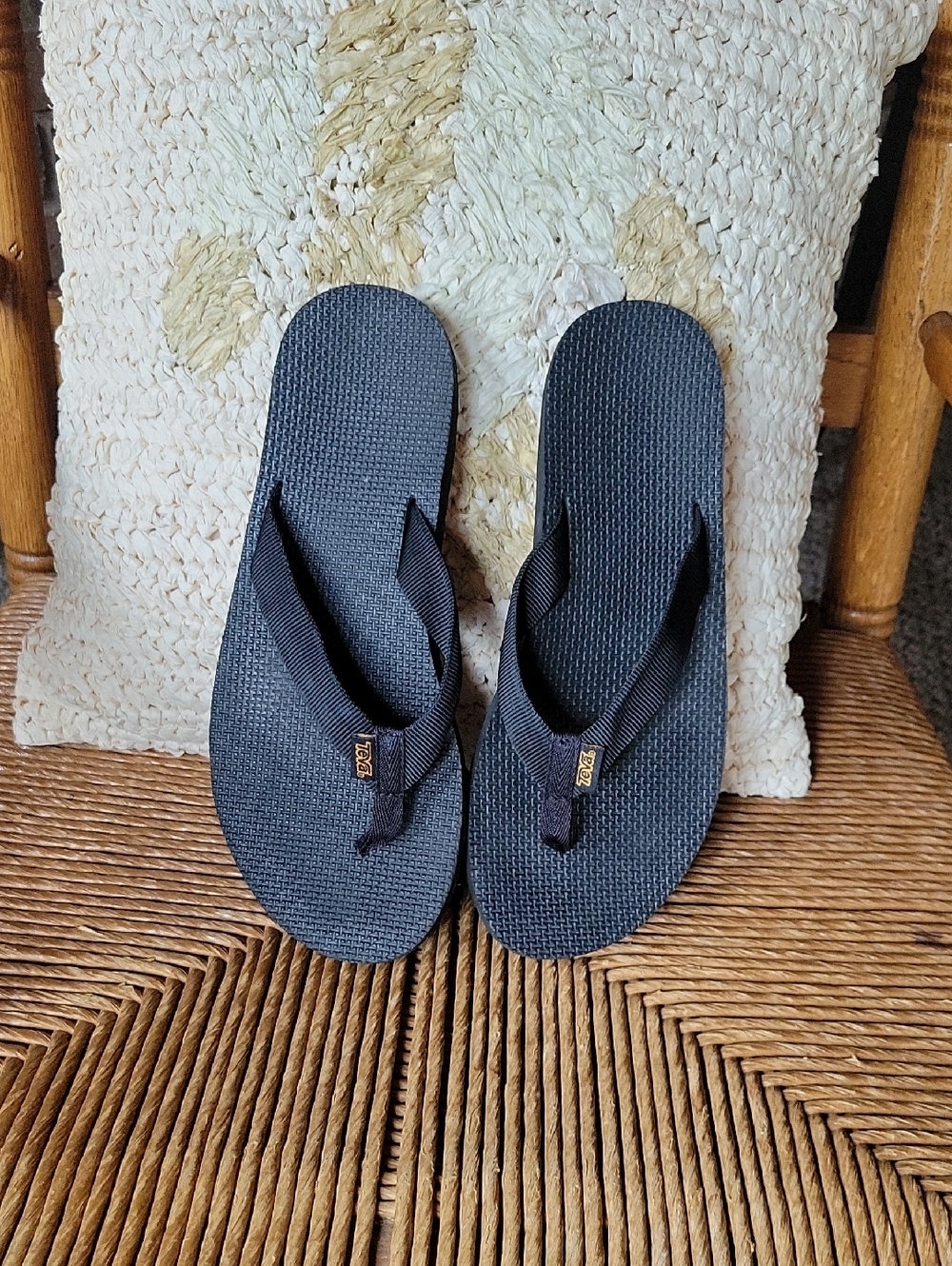 Teva flip flops, black, size 9 - Picture 8 of 11